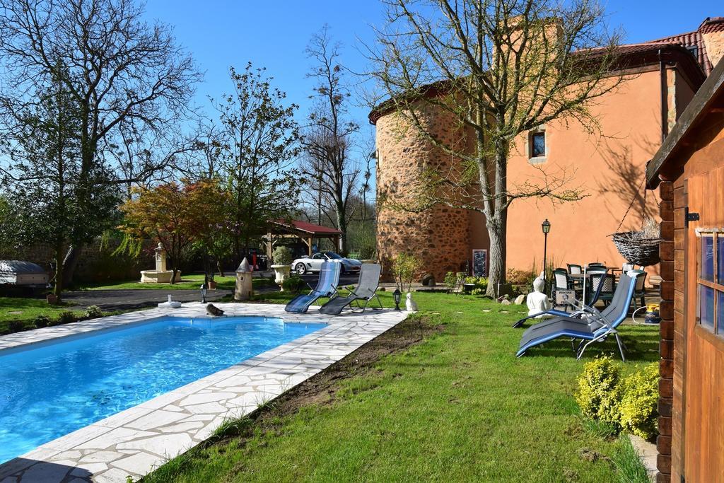 Chateau Des Aiguilles Saint-Rémy-de-Chargnat Exterior foto
