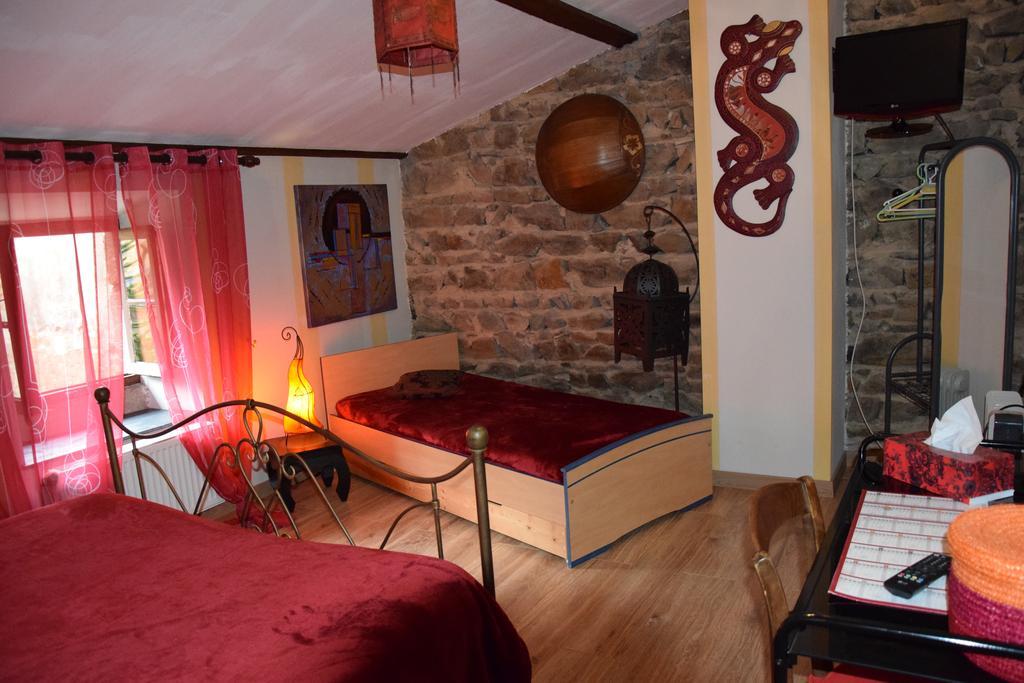 Chateau Des Aiguilles Saint-Rémy-de-Chargnat Zimmer foto