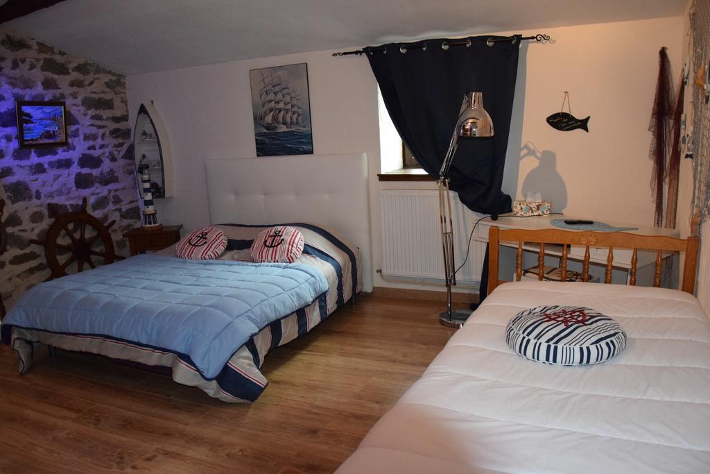 Chateau Des Aiguilles Saint-Rémy-de-Chargnat Zimmer foto