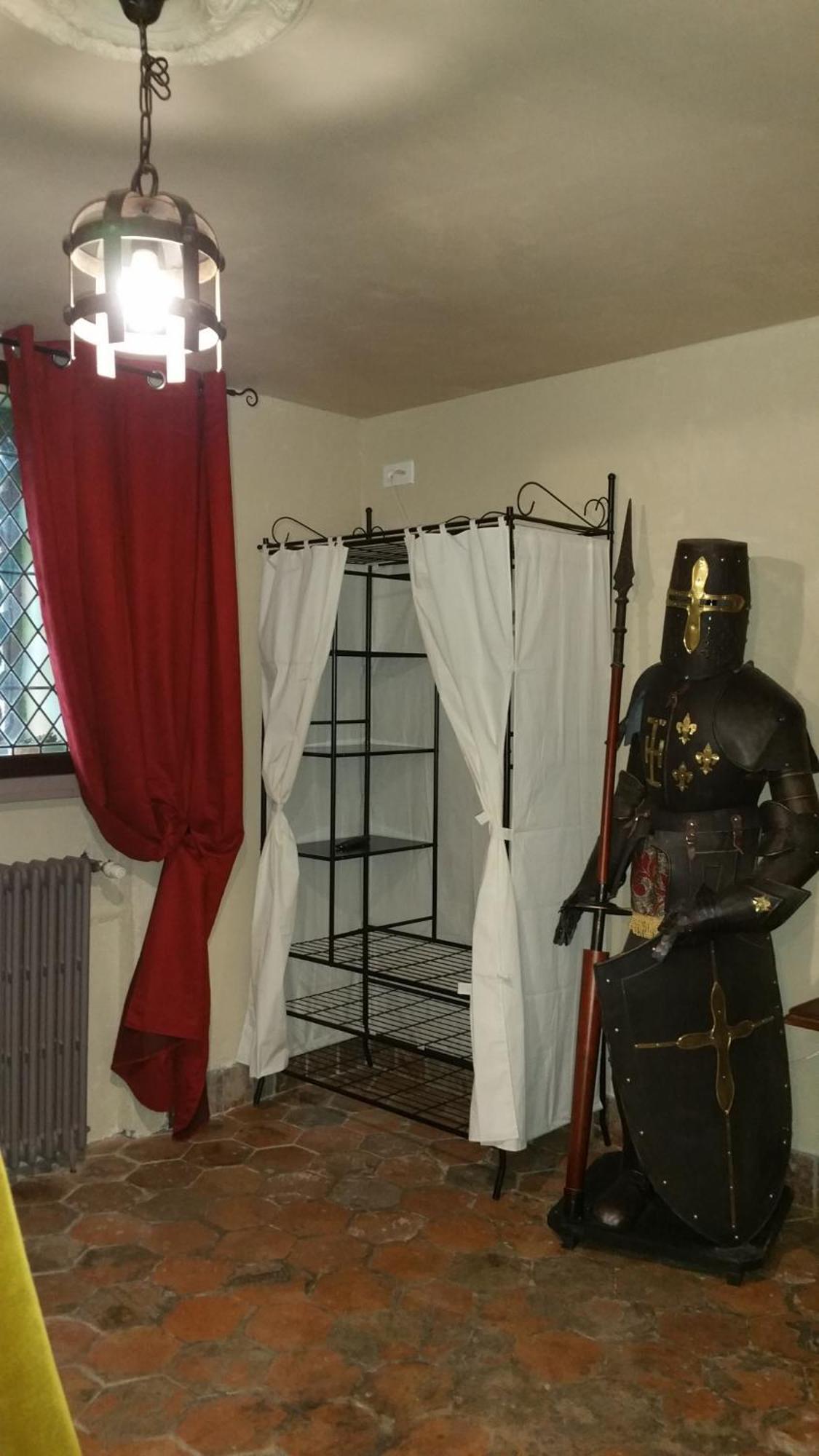 Chateau Des Aiguilles Saint-Rémy-de-Chargnat Zimmer foto