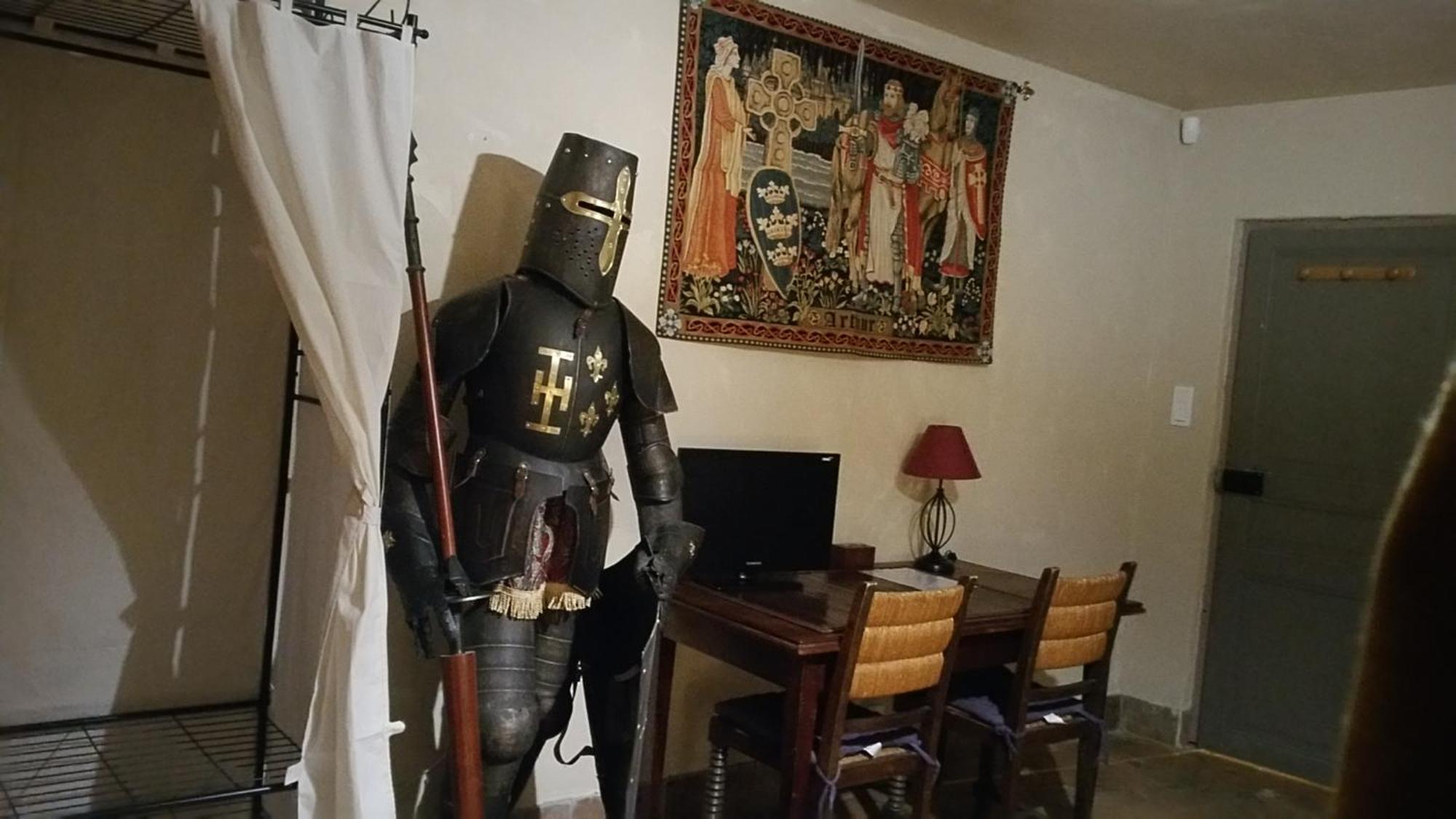Chateau Des Aiguilles Saint-Rémy-de-Chargnat Zimmer foto