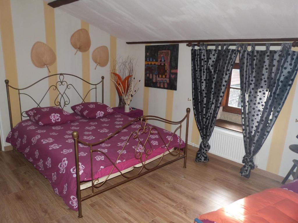 Chateau Des Aiguilles Saint-Rémy-de-Chargnat Zimmer foto