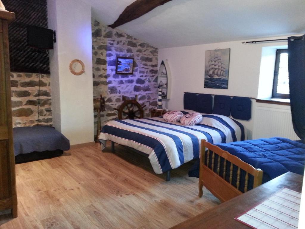 Chateau Des Aiguilles Saint-Rémy-de-Chargnat Zimmer foto