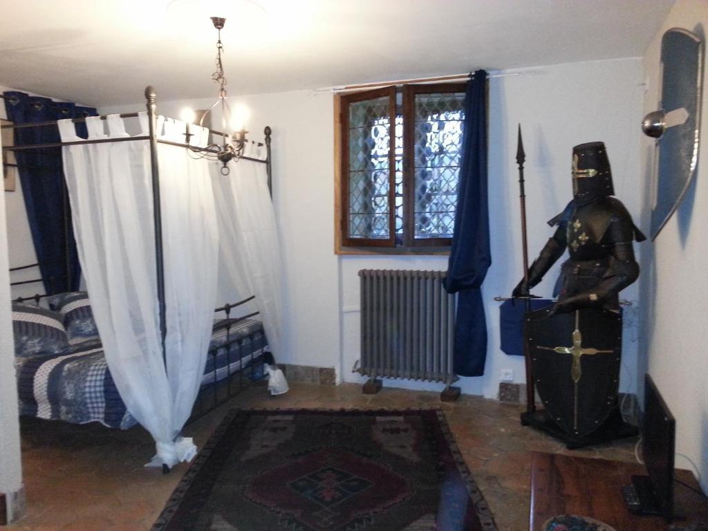 Chateau Des Aiguilles Saint-Rémy-de-Chargnat Zimmer foto