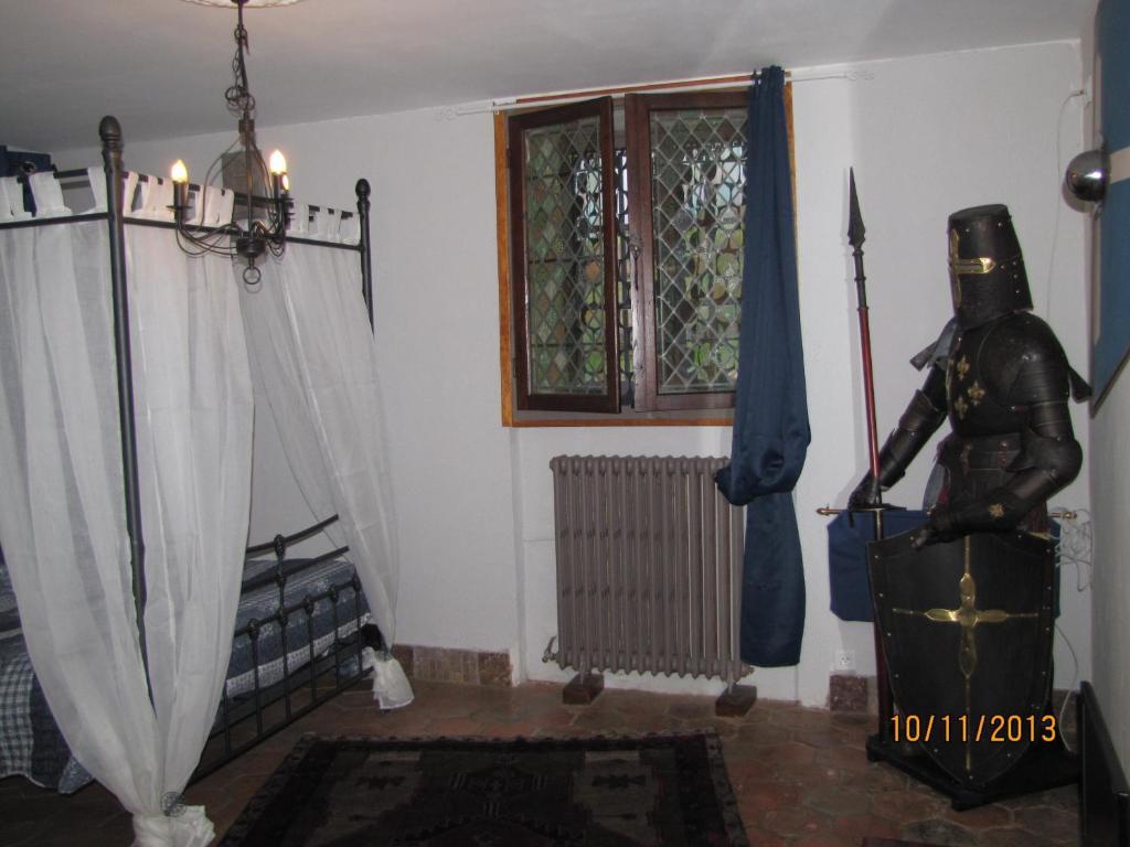 Chateau Des Aiguilles Saint-Rémy-de-Chargnat Zimmer foto