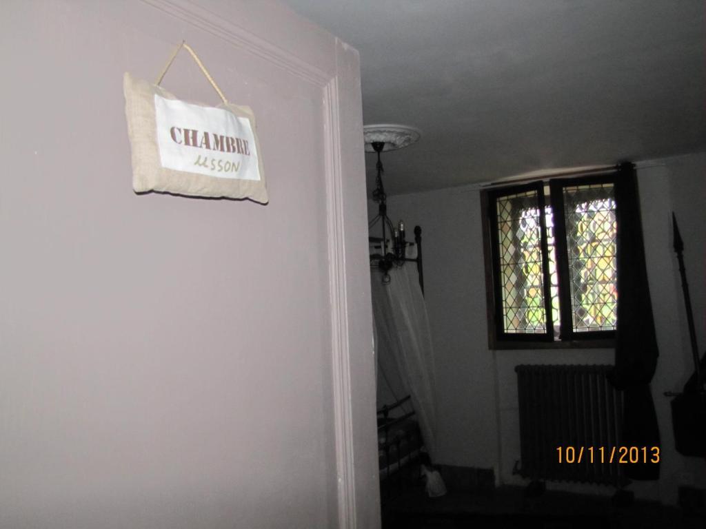 Chateau Des Aiguilles Saint-Rémy-de-Chargnat Zimmer foto